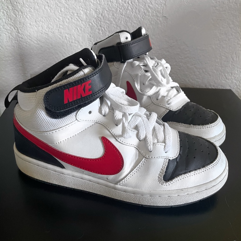 Youth Nike Court Borough Mids